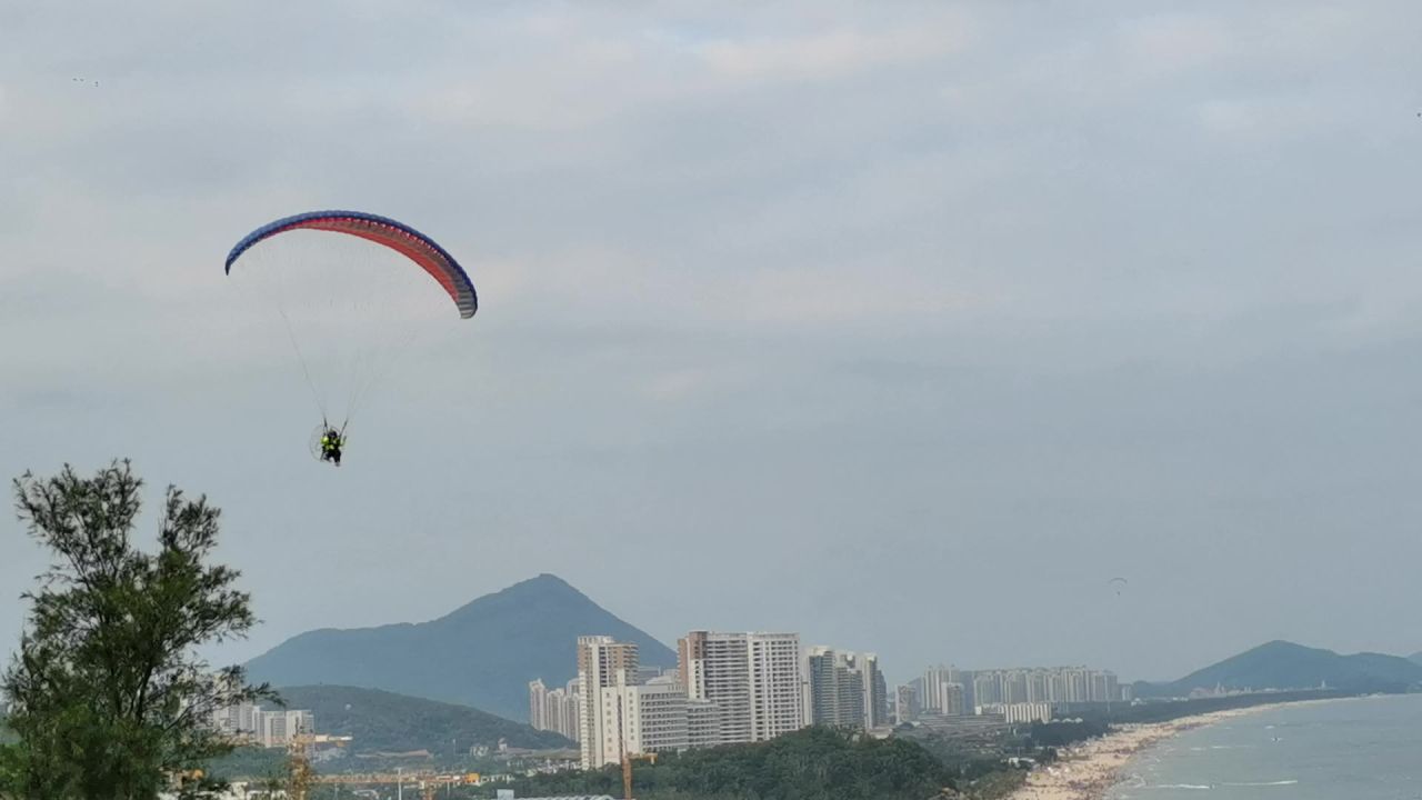 空中滑翔伞极限运动探险活动