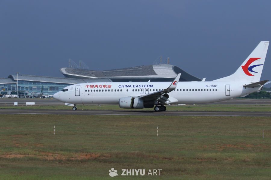 中国东方航空飞机准备起飞