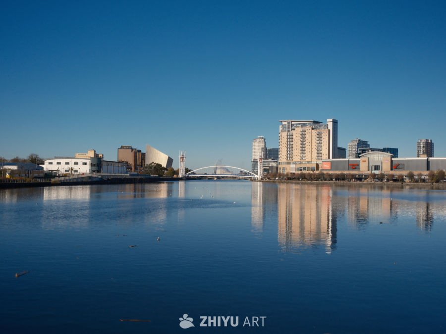 蓝天下的媒体城