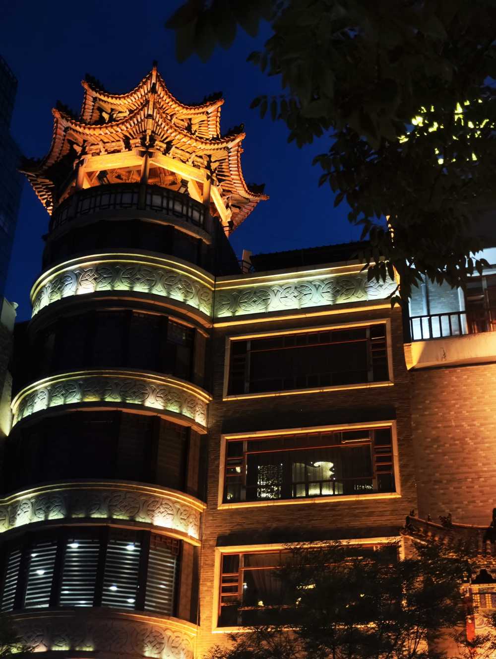 华灯初上