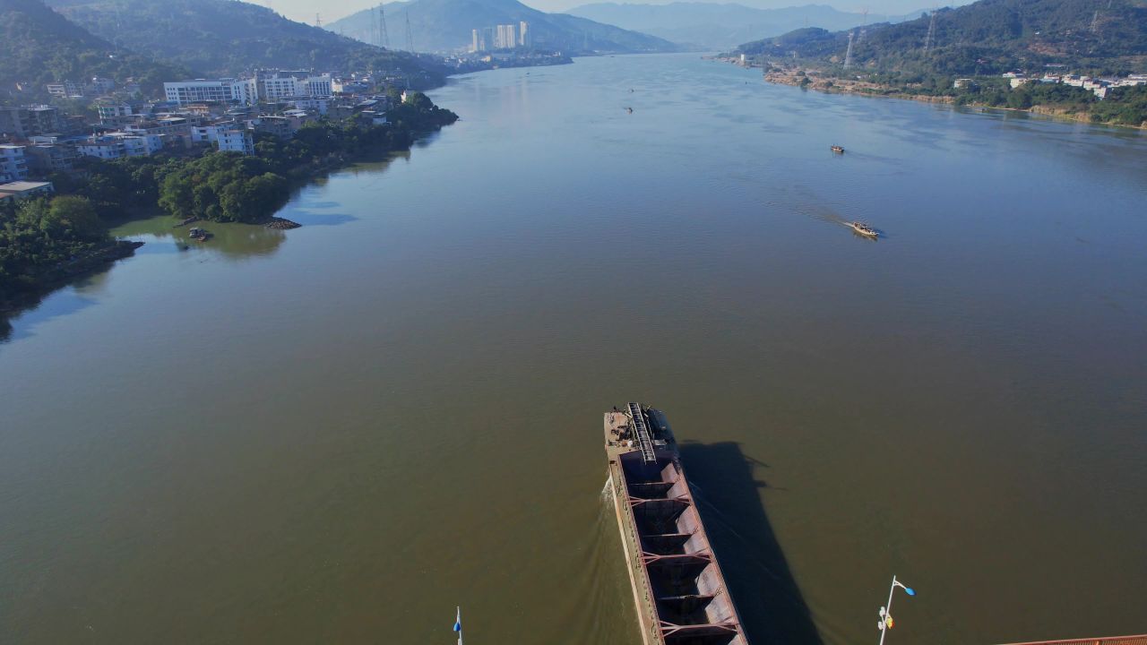 航拍福州闽侯大桥建筑风光 5