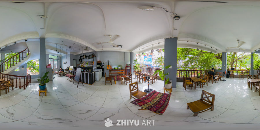 温馨的咖啡馆全景