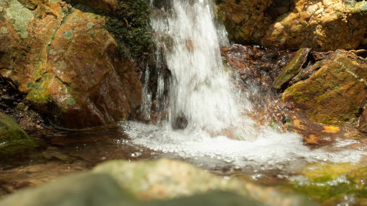 山泉水矿泉水潺潺小溪流水瀑布 31
