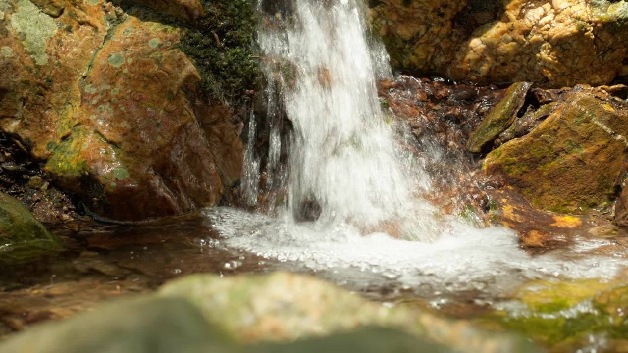 山泉水矿泉水潺潺小溪流水瀑布 31