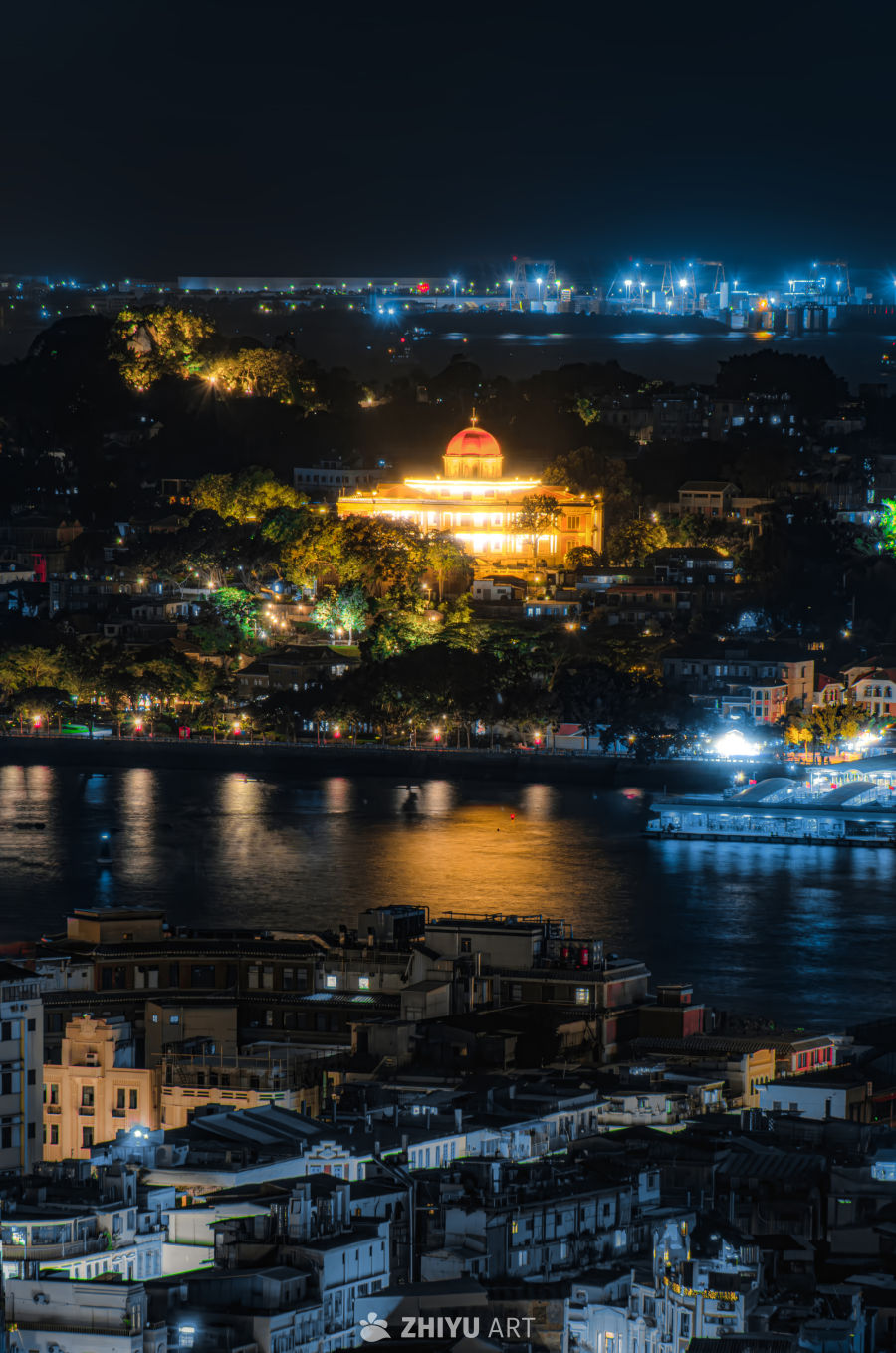 夜幕下的城市灯火
