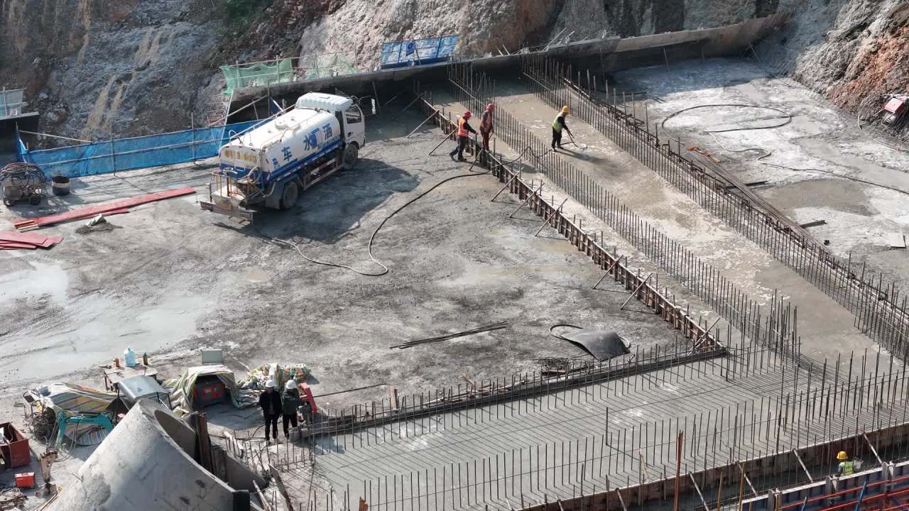 建筑工地混凝土浇筑现场