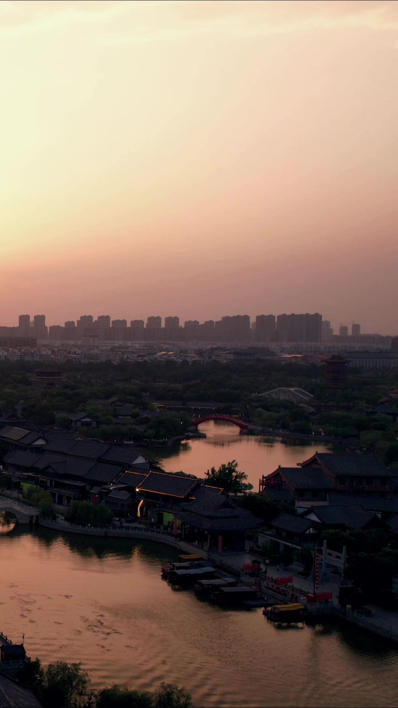 河南开封晚霞夕阳竖屏航拍  