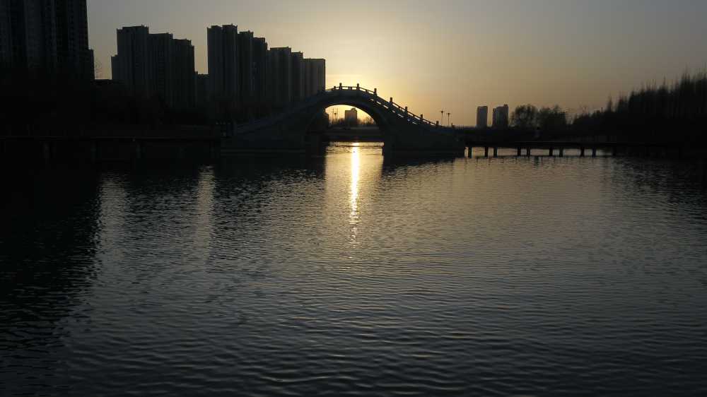 携春水揽夕阳