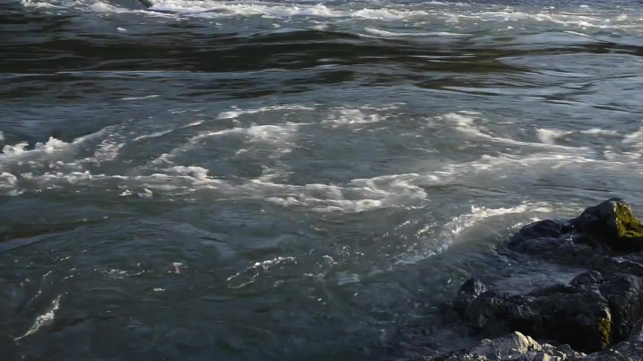 水河溪流动自然