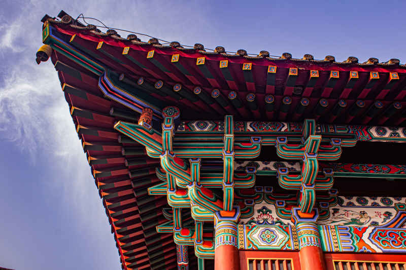 洛阳龙门石窟香山寺内寺庙的拱