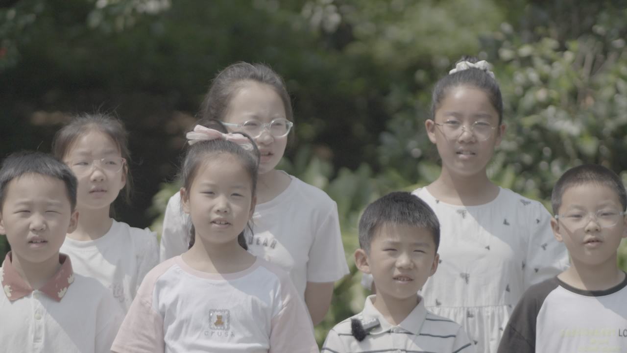 阳光下的孩子们