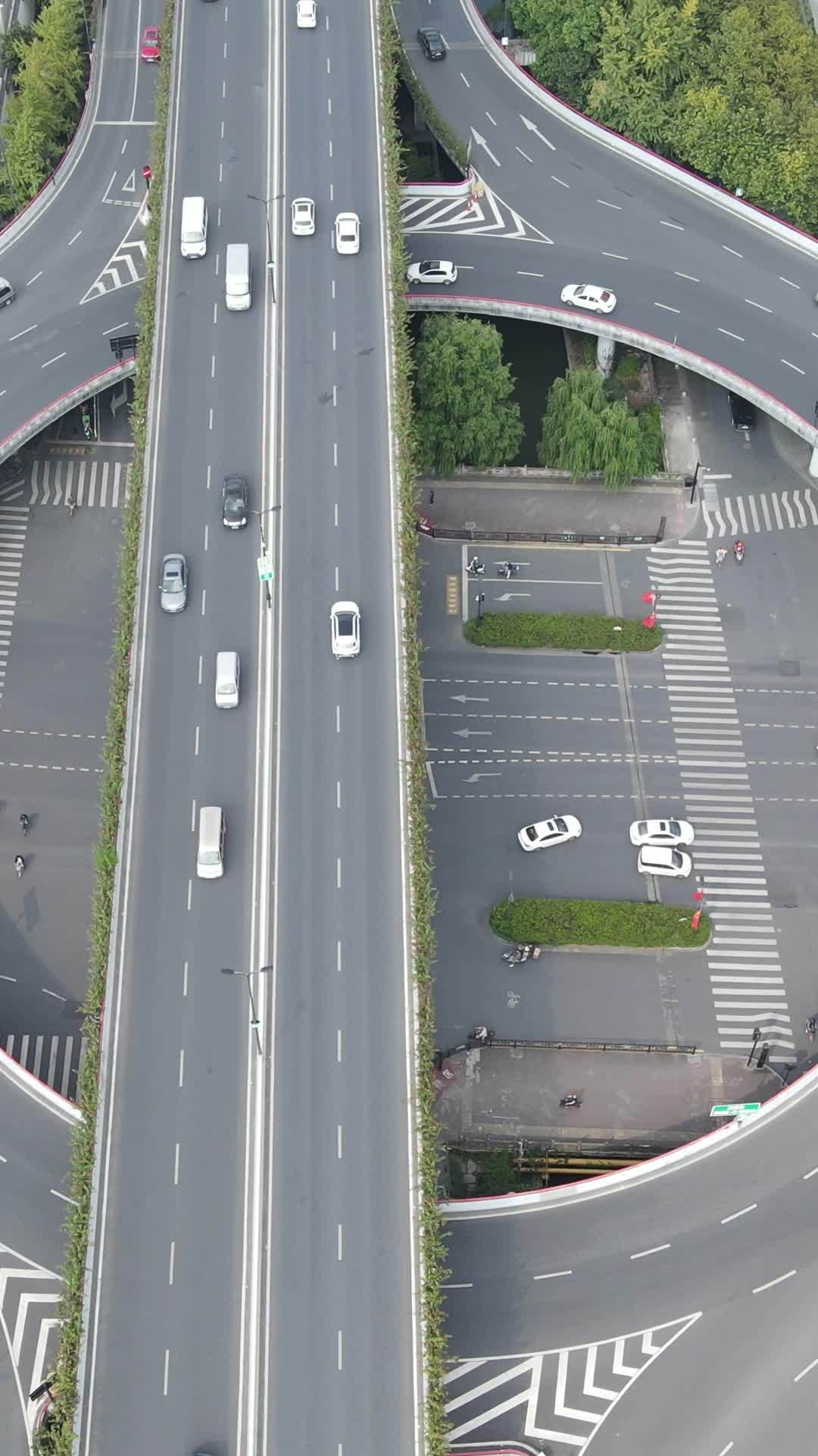 繁忙都市的高架桥
