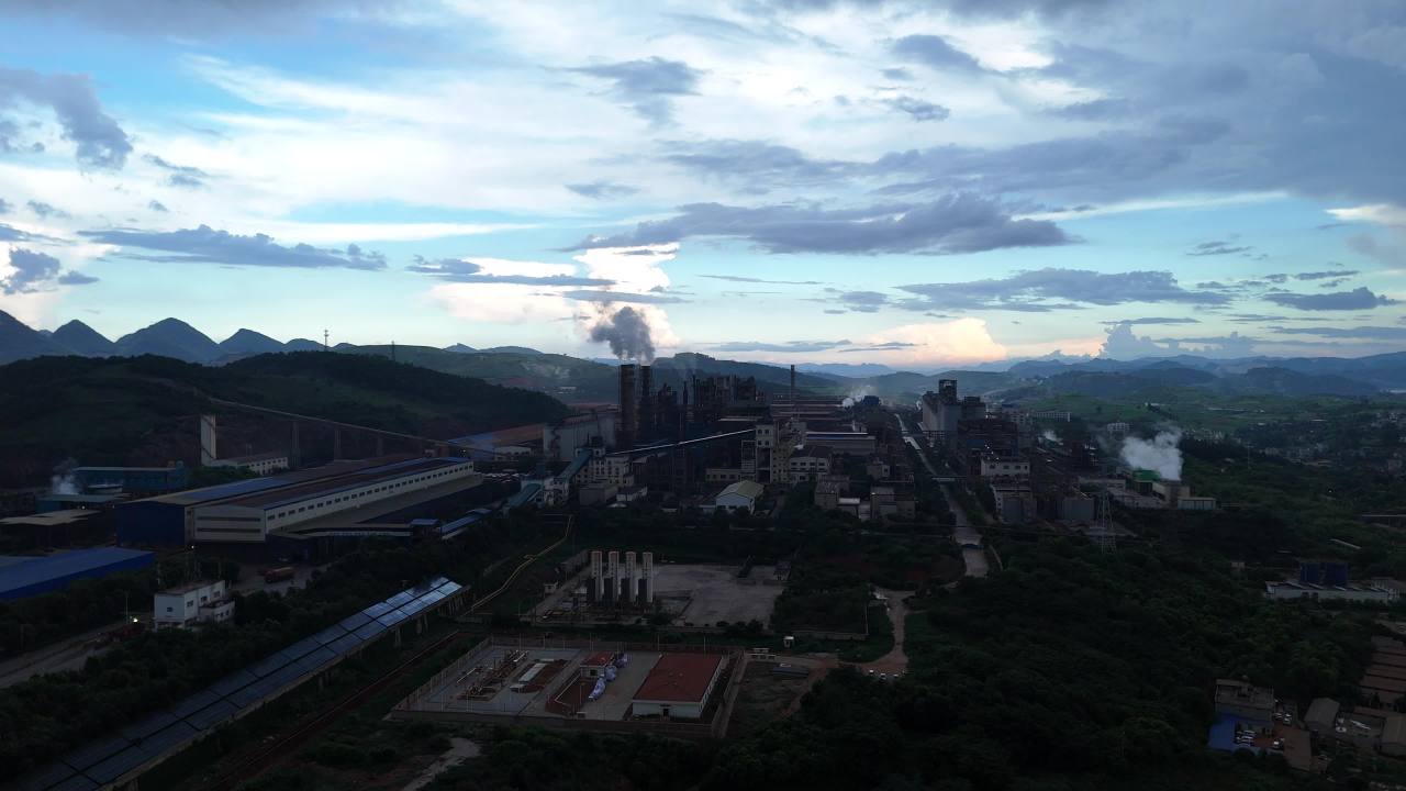 工业区的黄昏景象