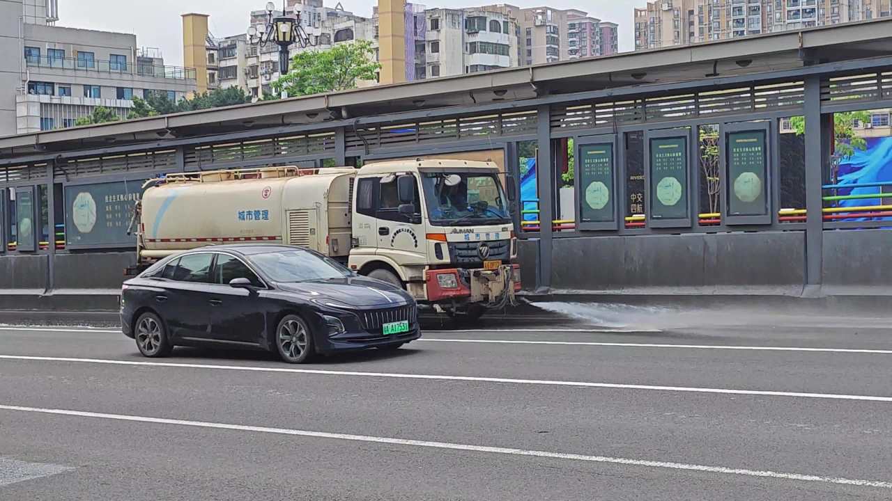 4K洒水车作业