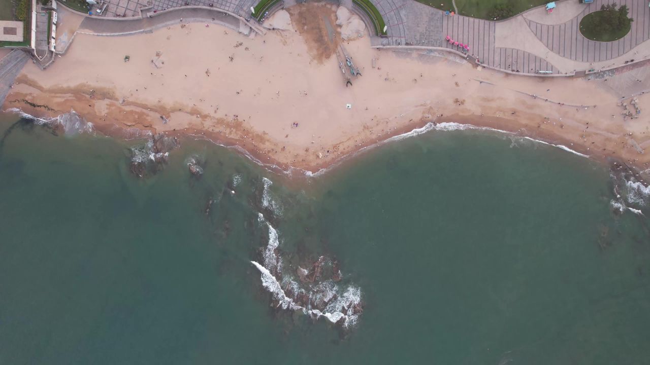 大海海浪沙滩焦石