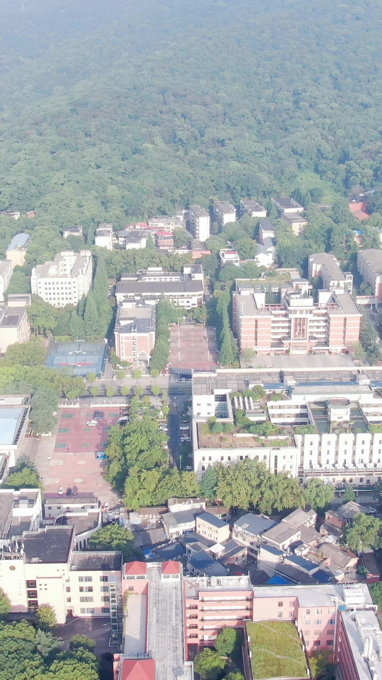 城市航拍湖南大学校园环境竖屏
