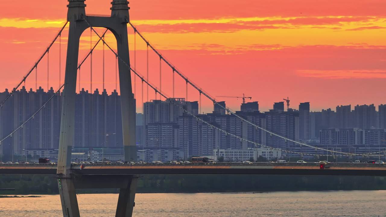 湖南长沙三汊矶大桥日落晚霞大气航拍