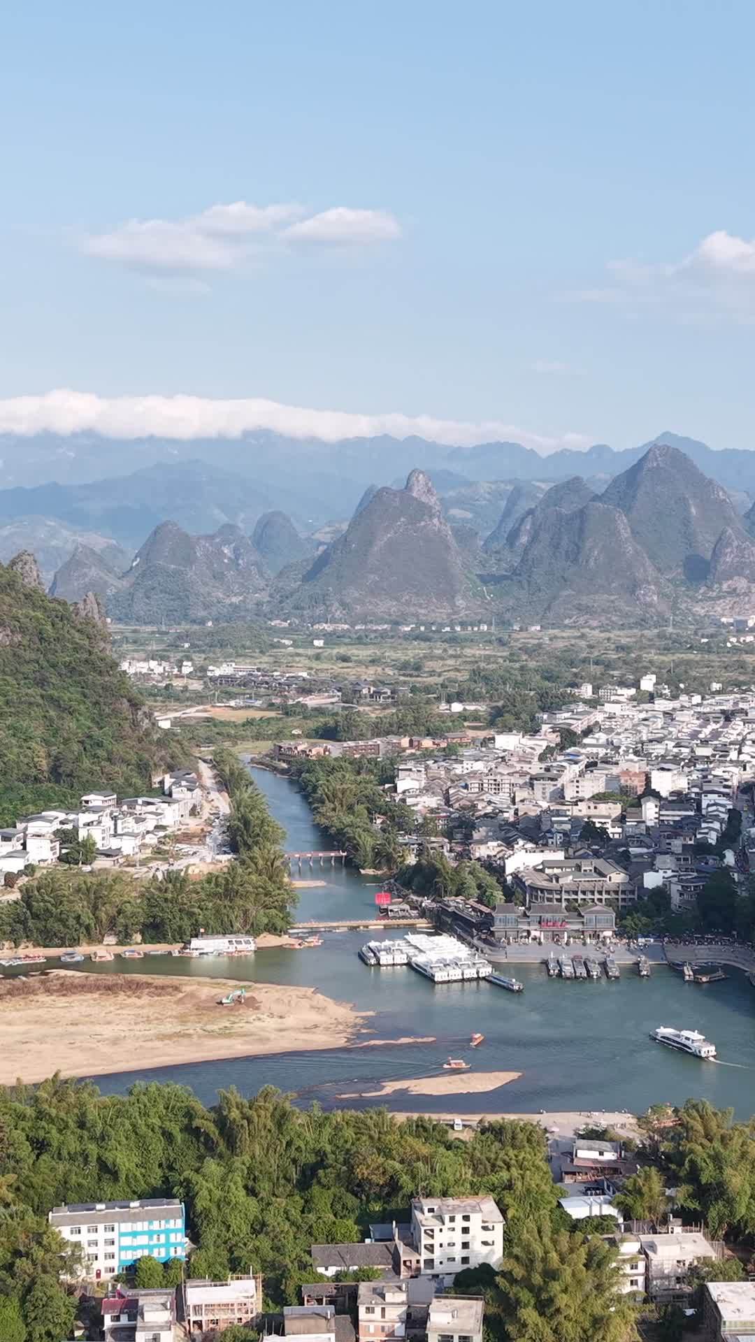 竖版航拍桂林阳朔兴坪漓江竹筏 (3)