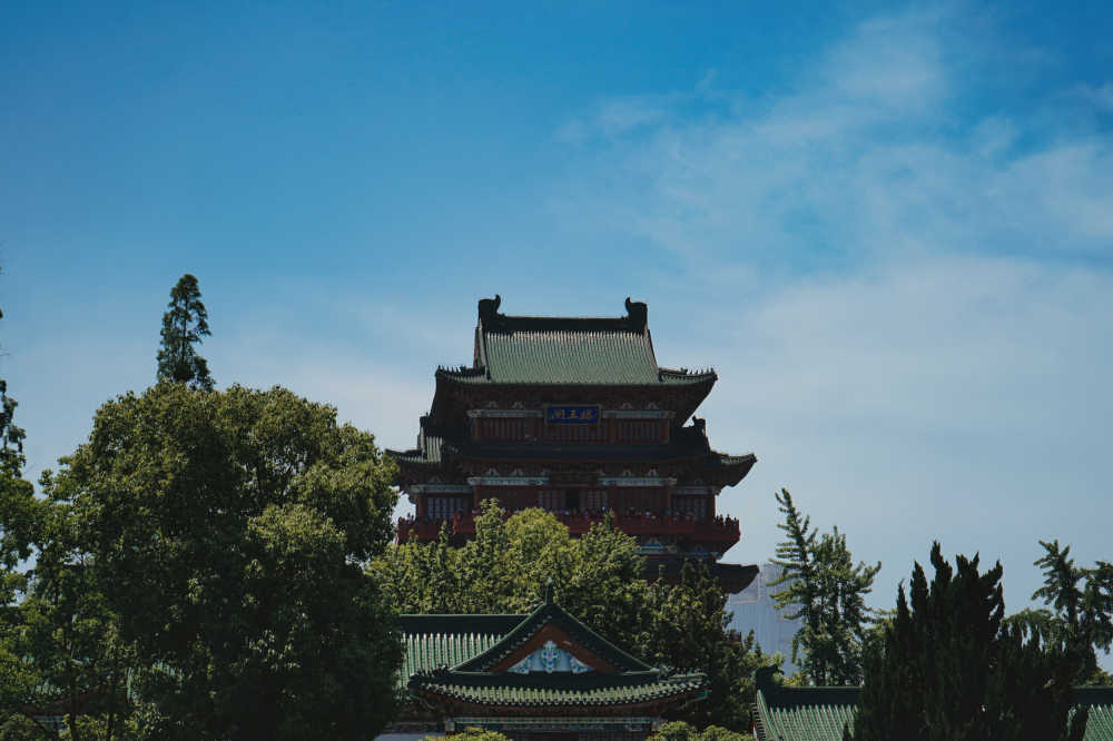 蓝天下的滕王阁
