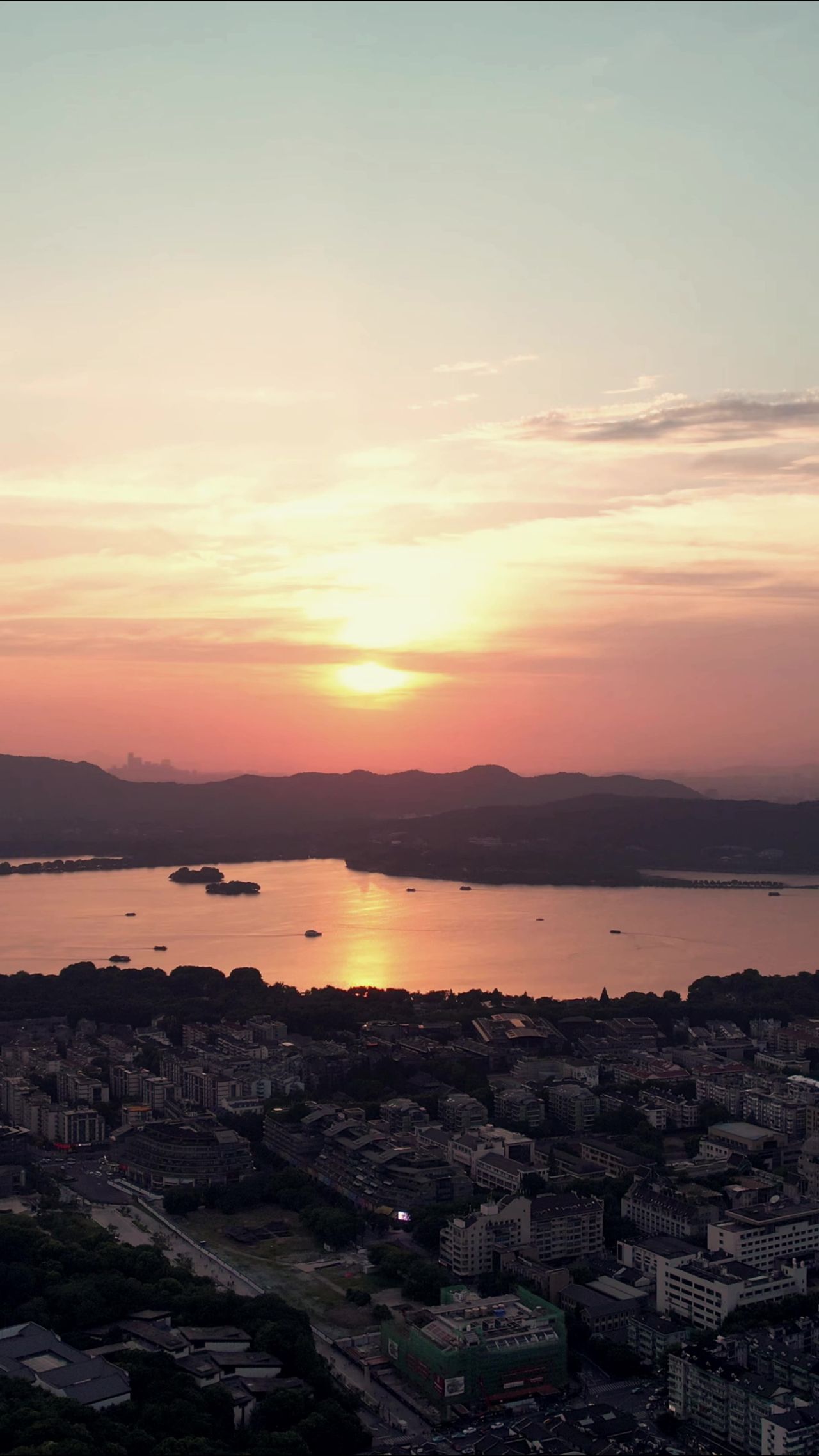 浙江杭州西湖落日晚霞夕阳竖屏航拍 