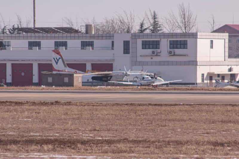 B-9764在滑行道滑行