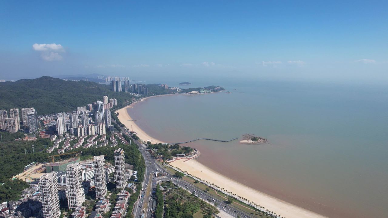 广东珠海情侣公路沿海沙滩大海海洋航拍 