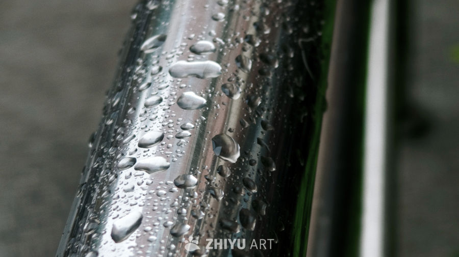 雨后金属的光泽