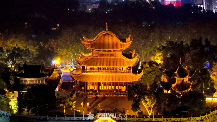 灯火辉煌的古建筑夜景