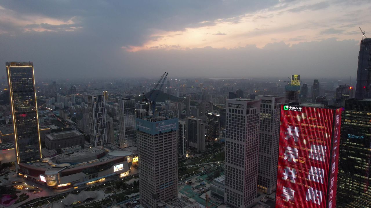 山东城市夜幕降临夜景灯光济南经十路商务中心金融中心航拍 