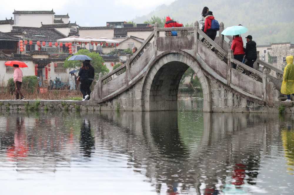 烟雨之中，宏村画桥，诗意浓浓