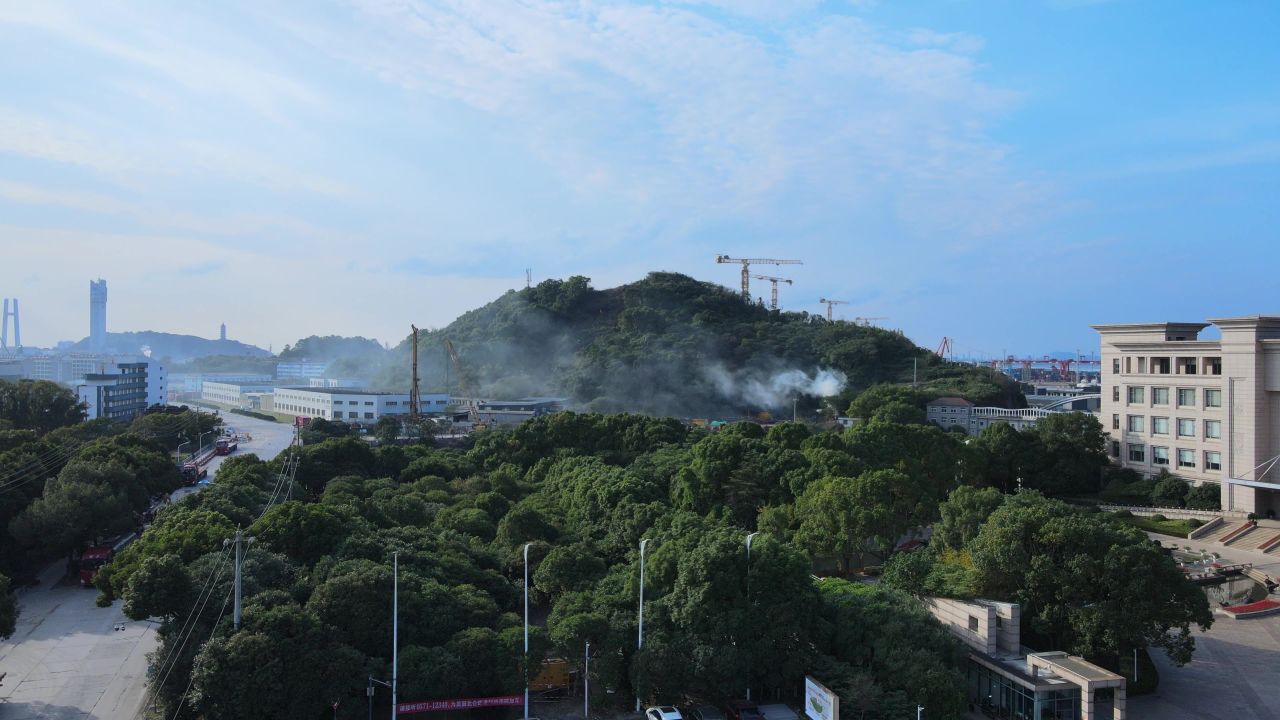 小山