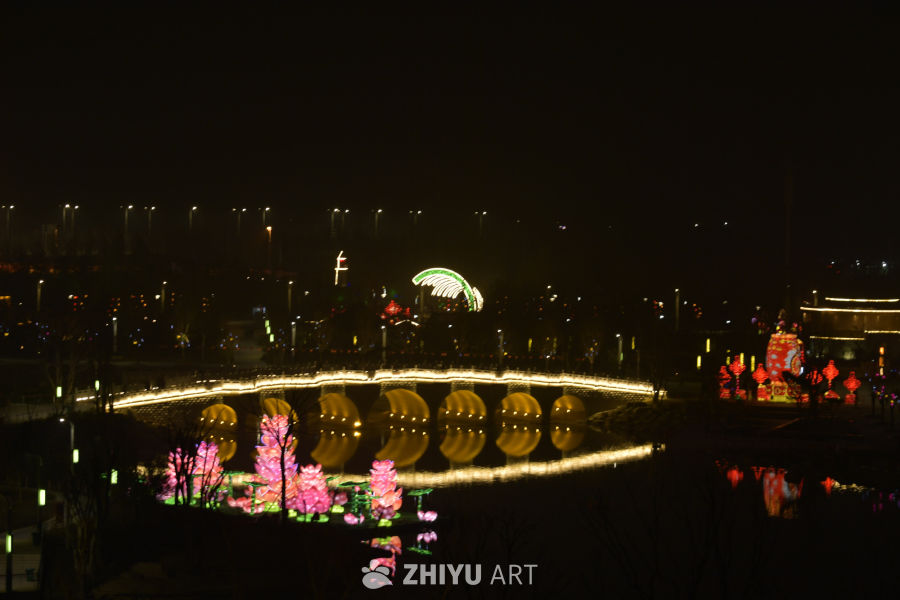 夜景下的桥梁与灯光