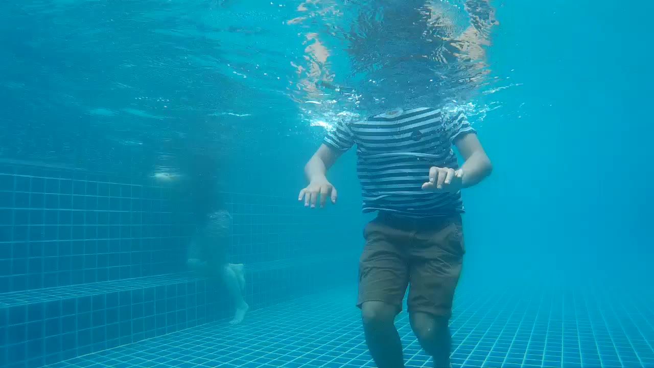游泳池潜水水下水