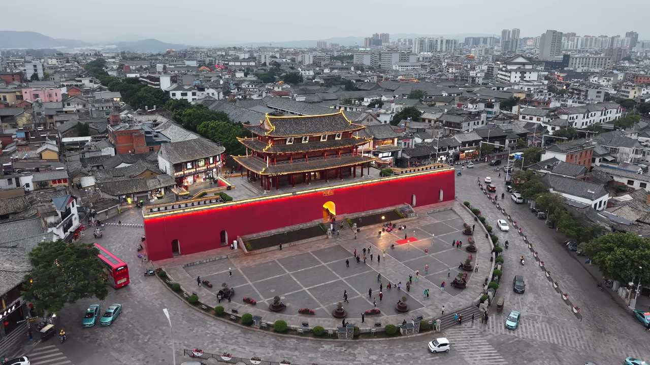古城红墙夜景