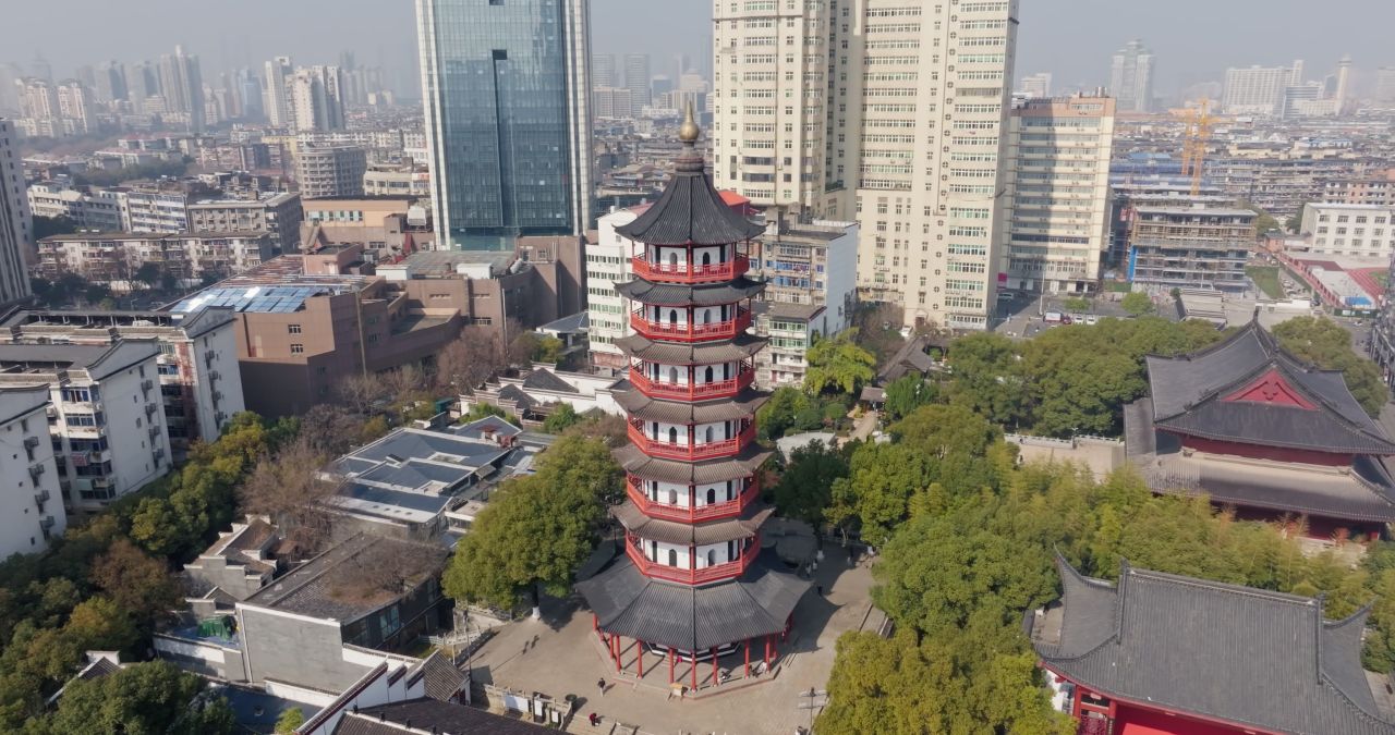 江西南昌绳金塔城市建筑航拍 2