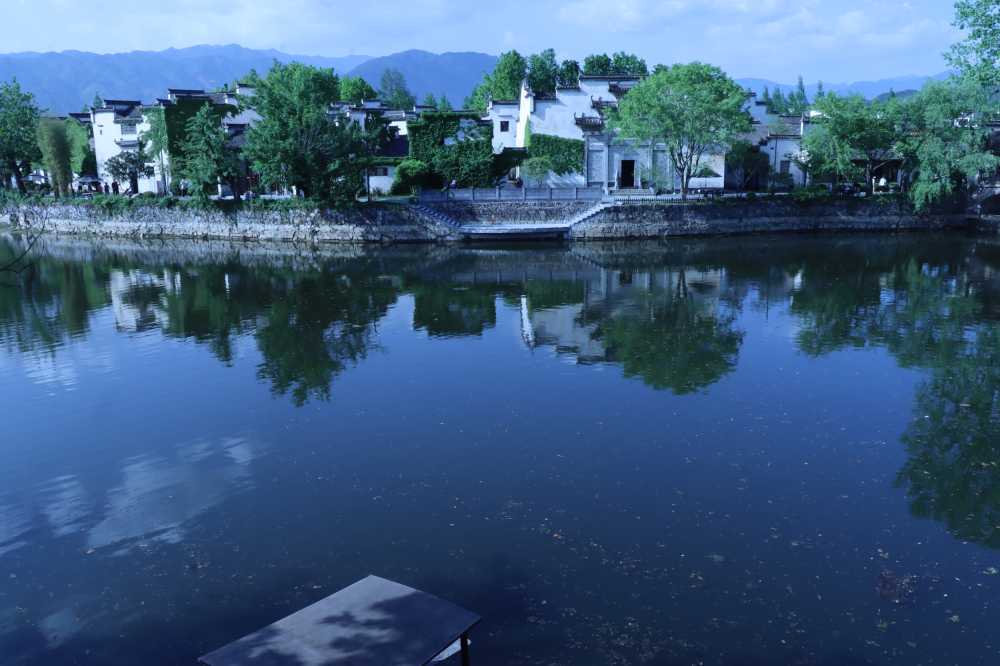 黟县秀里古镇河畔远眺