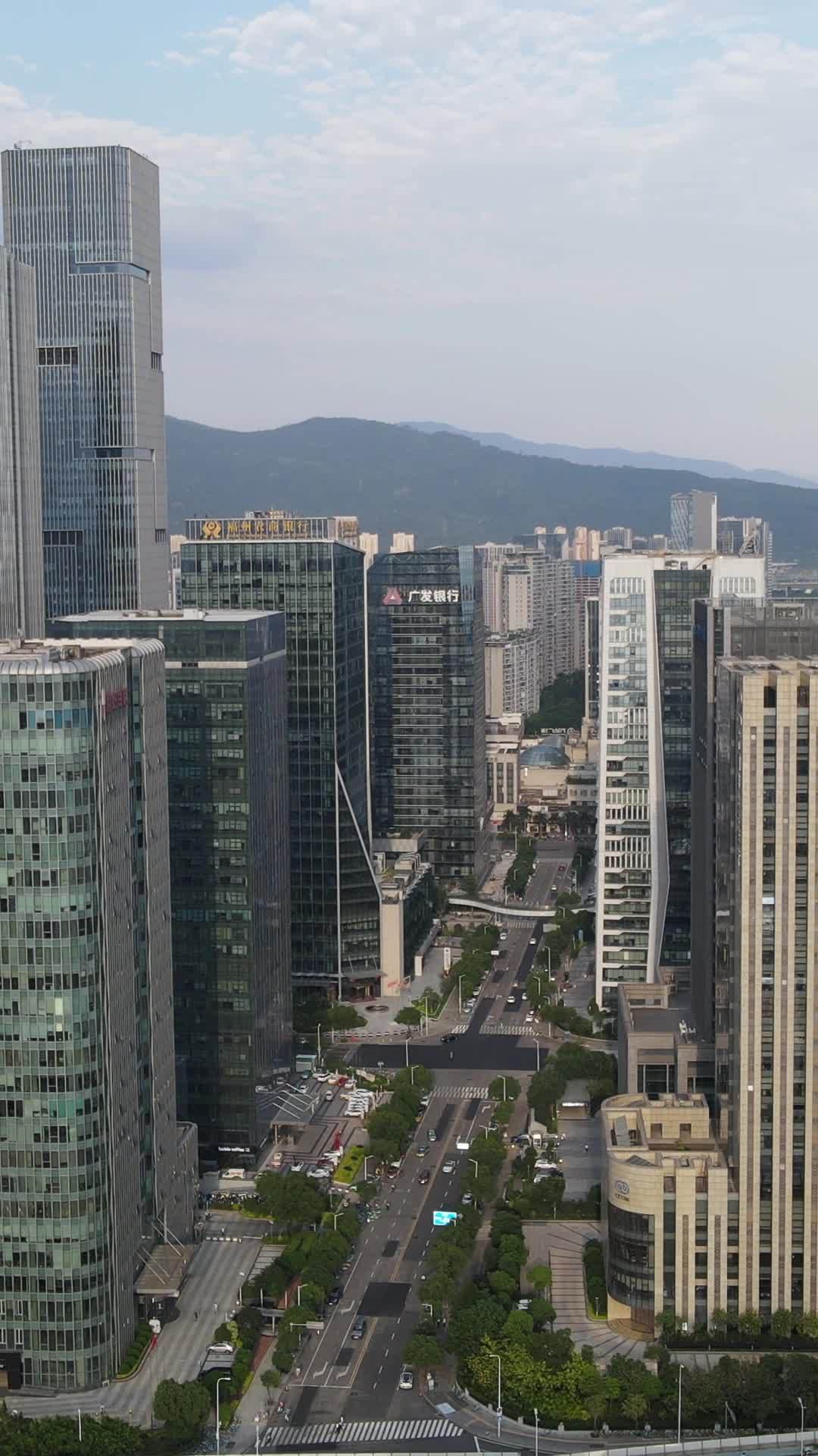 都市繁华与自然风光