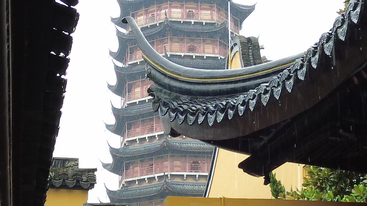  寺庙下雨素材苏州北寺塔实拍