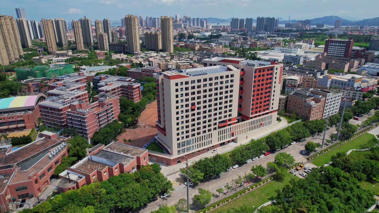 航拍厦门英才学校景观 3