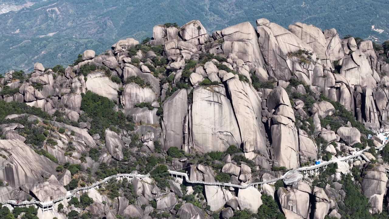悬崖峭壁上的步道