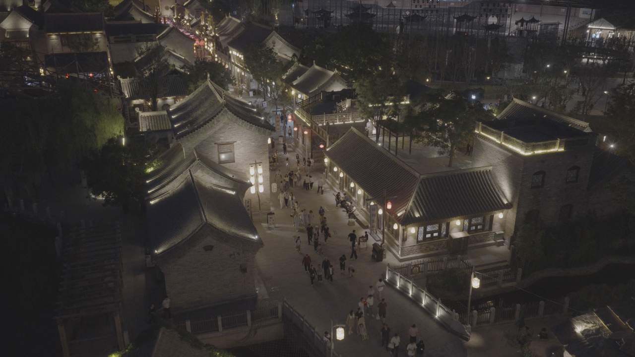 夜色中的古街