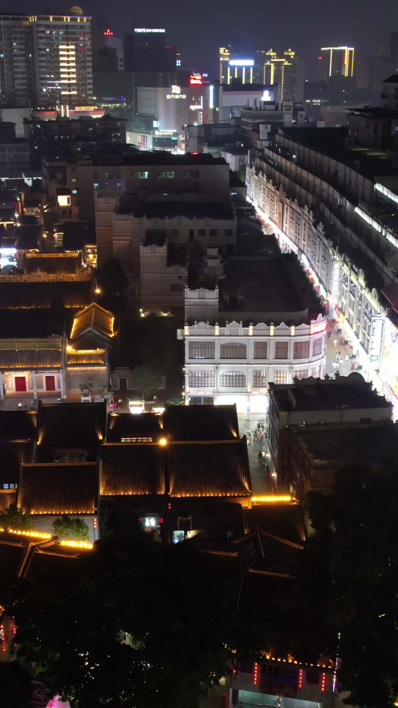 夜幕下的城市繁华