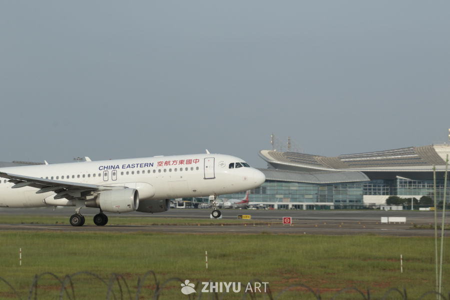中国东方航空飞机准备起飞