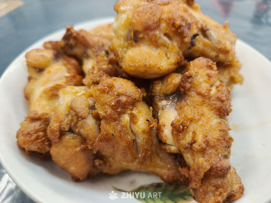 金黄酥脆的炸鸡块