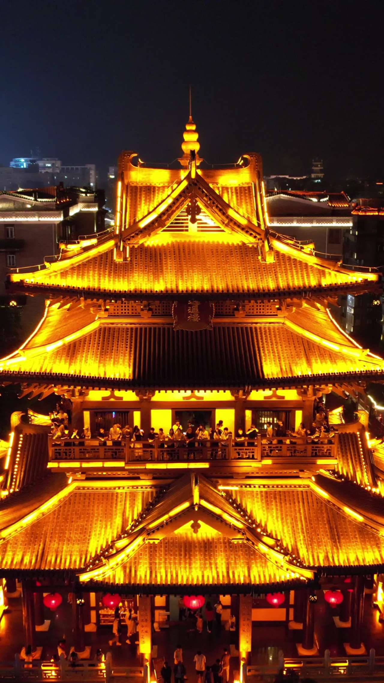 灯火辉煌的古建筑夜景