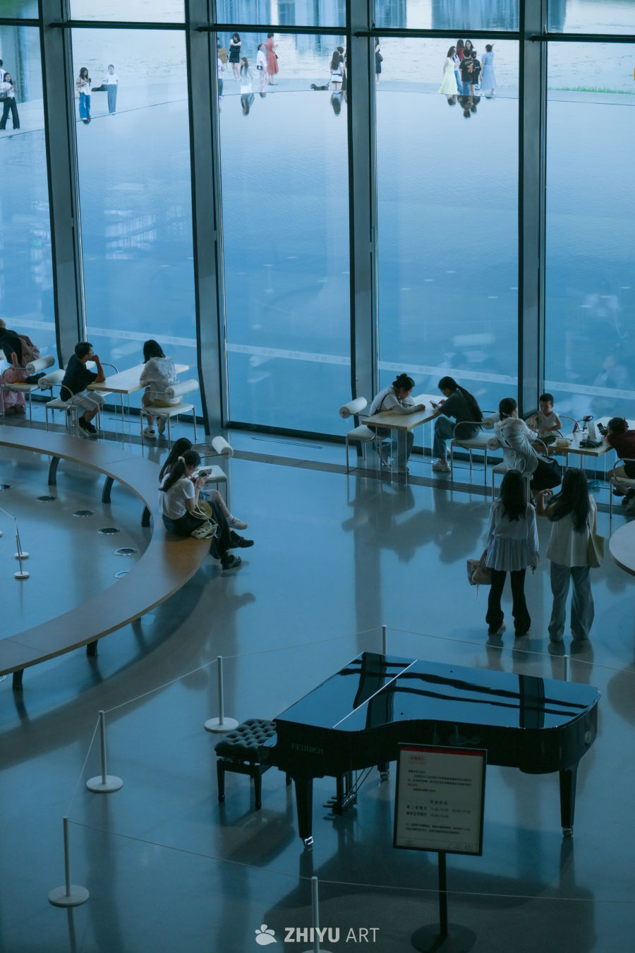 艺术馆内的宁静时光
