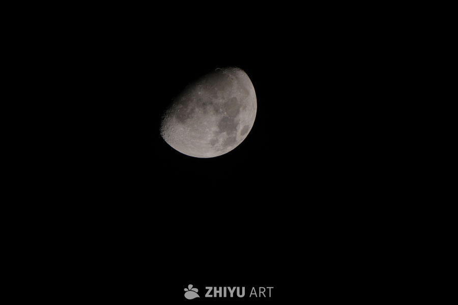月是故乡明