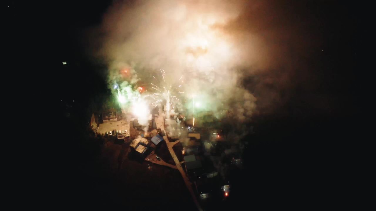 乡村过年夜晚烟花秀-3