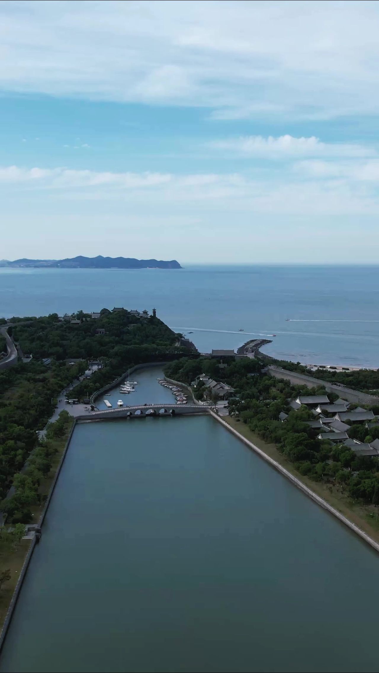  山东烟台蓬莱阁竖屏航拍
