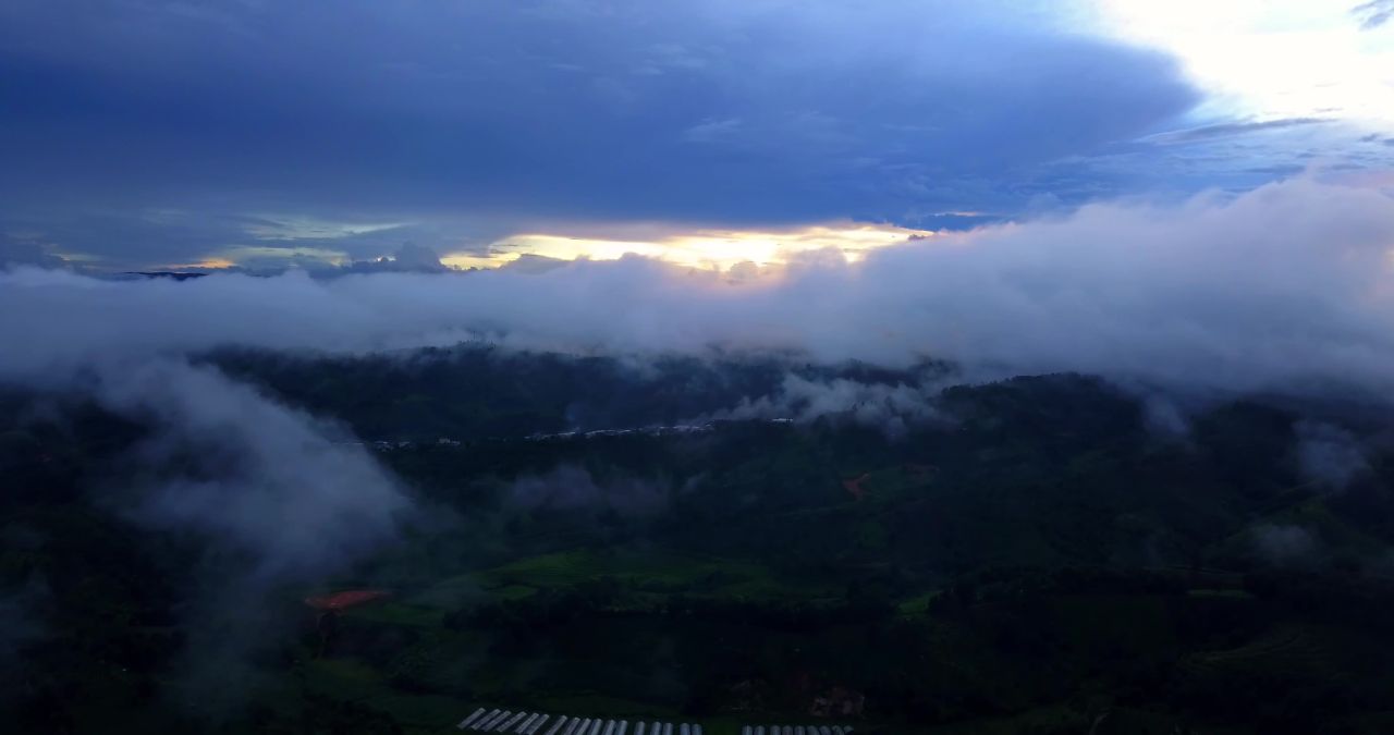 山间云海日落